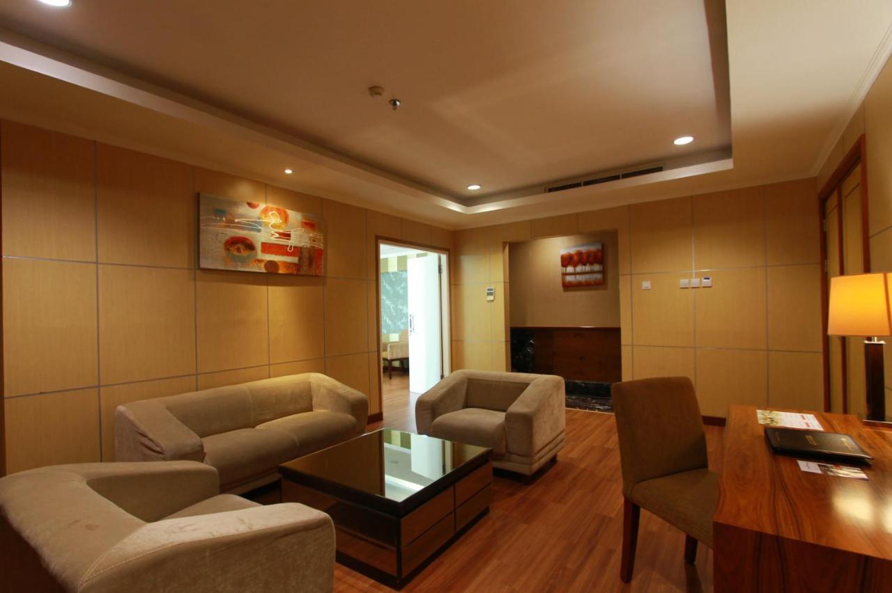 สวิส เบลโฮเต็ล มาเลียวซาน มานาโด Hotel ภายนอก รูปภาพ
