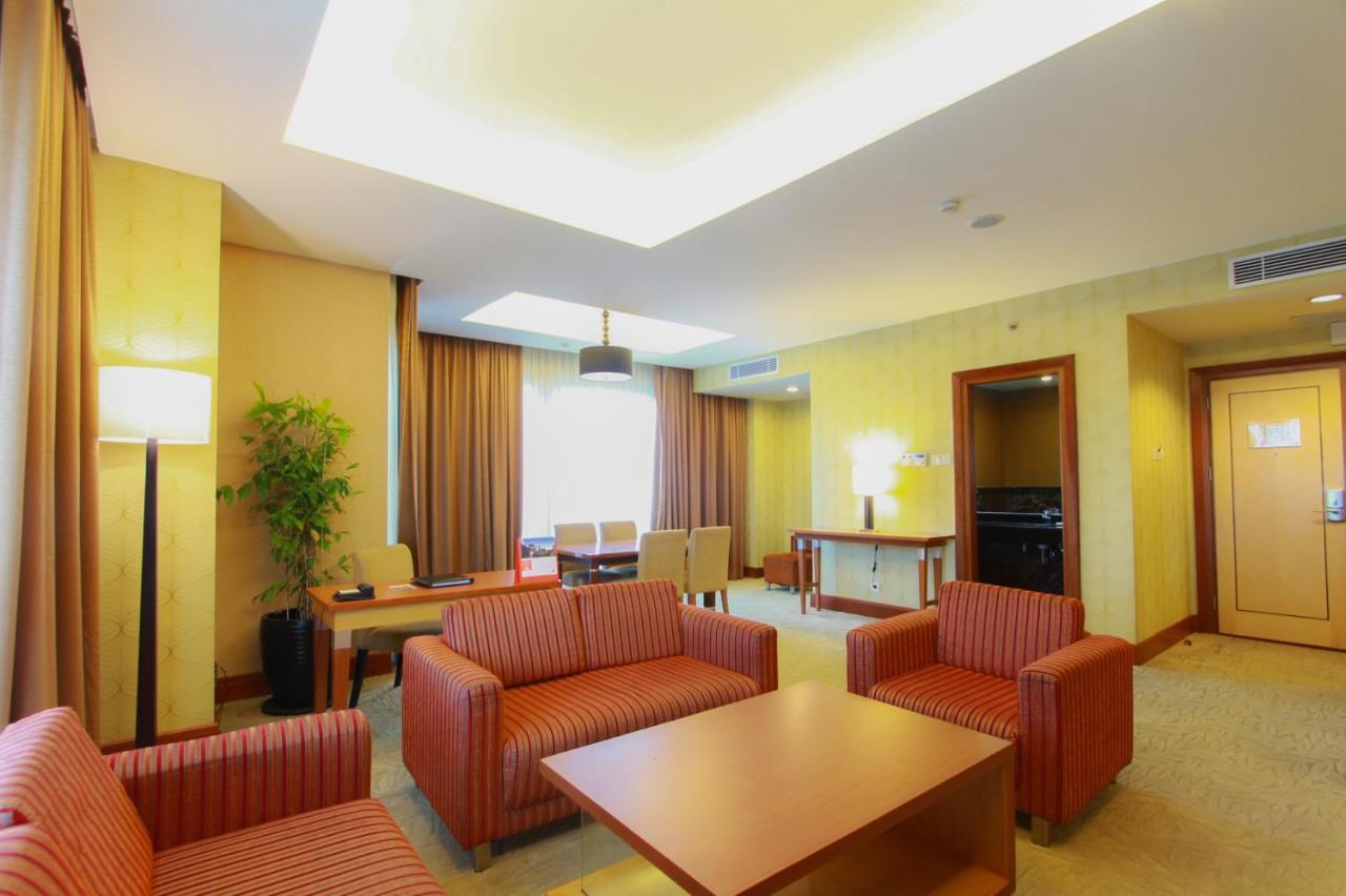 สวิส เบลโฮเต็ล มาเลียวซาน มานาโด Hotel ภายนอก รูปภาพ