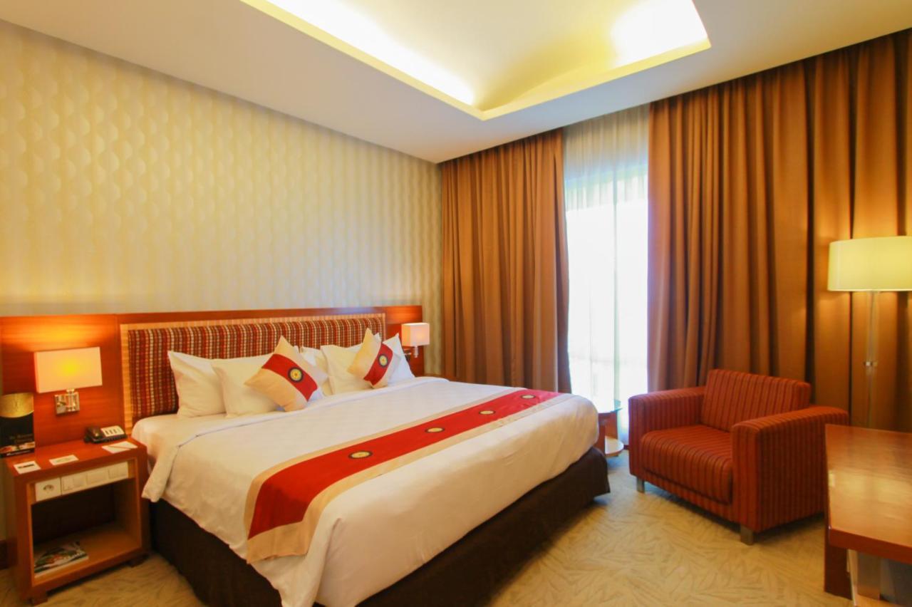 สวิส เบลโฮเต็ล มาเลียวซาน มานาโด Hotel ภายนอก รูปภาพ