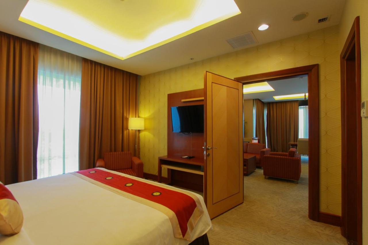สวิส เบลโฮเต็ล มาเลียวซาน มานาโด Hotel ภายนอก รูปภาพ