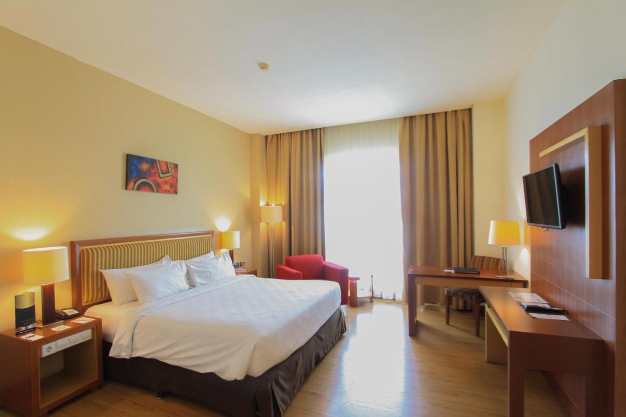 สวิส เบลโฮเต็ล มาเลียวซาน มานาโด Hotel ภายนอก รูปภาพ