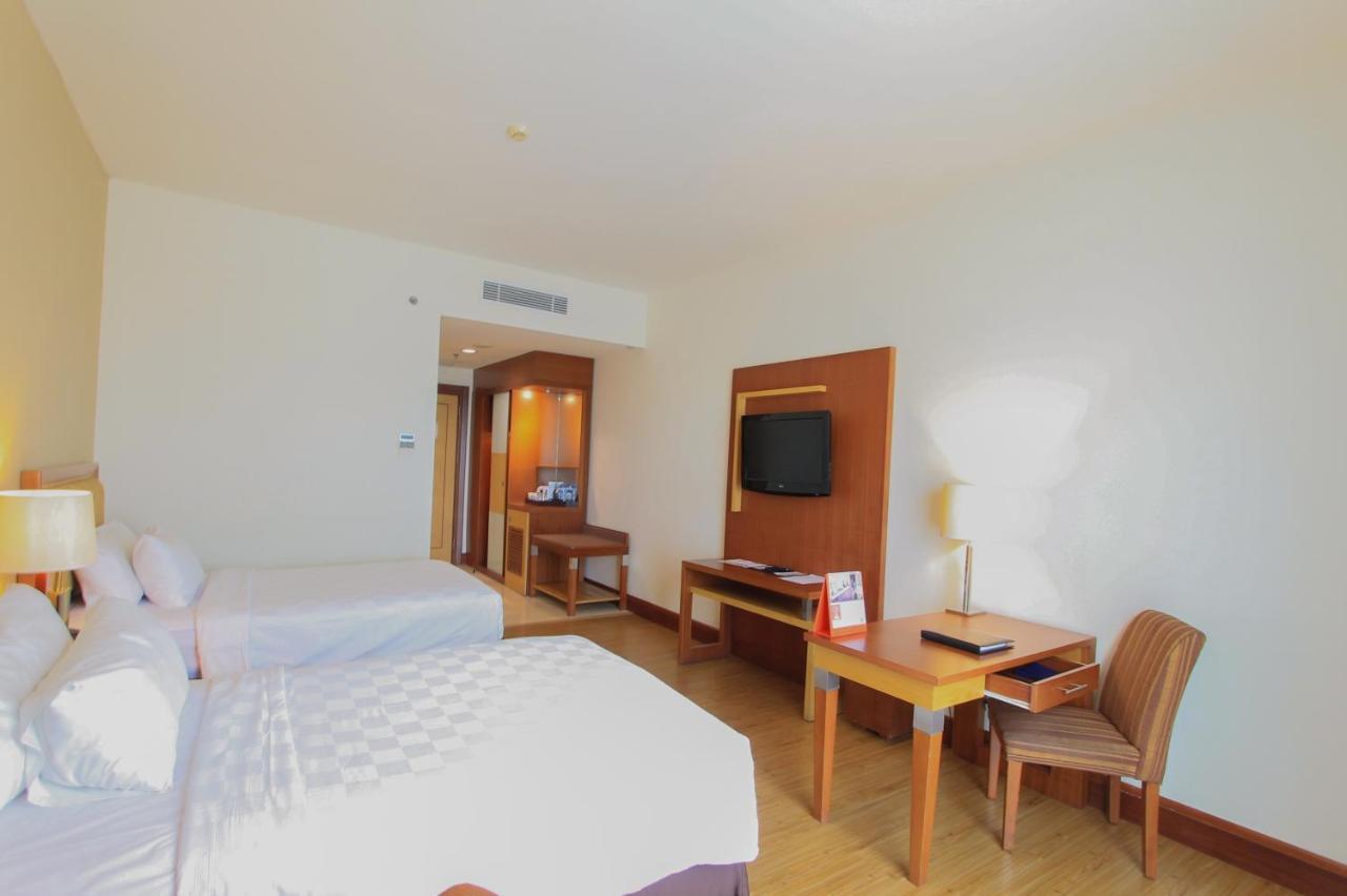 สวิส เบลโฮเต็ล มาเลียวซาน มานาโด Hotel ภายนอก รูปภาพ