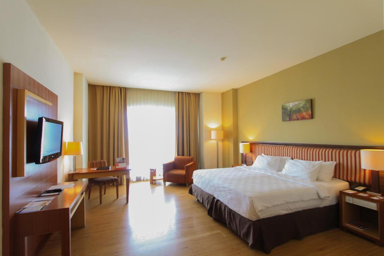 สวิส เบลโฮเต็ล มาเลียวซาน มานาโด Hotel ภายนอก รูปภาพ