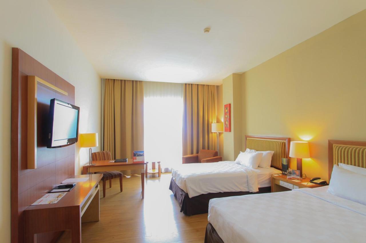 สวิส เบลโฮเต็ล มาเลียวซาน มานาโด Hotel ภายนอก รูปภาพ