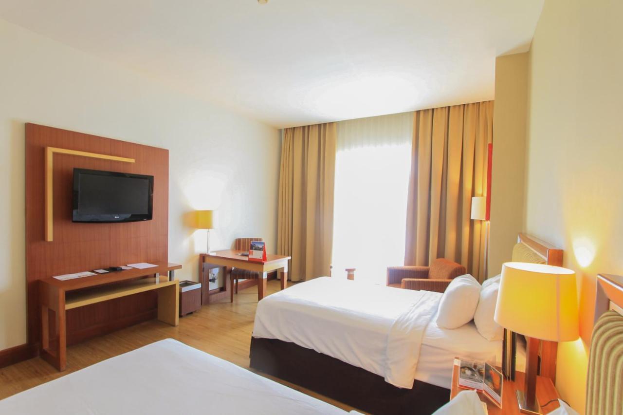 สวิส เบลโฮเต็ล มาเลียวซาน มานาโด Hotel ภายนอก รูปภาพ