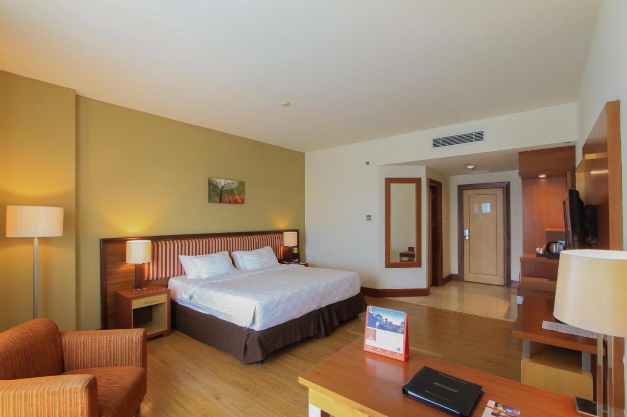 สวิส เบลโฮเต็ล มาเลียวซาน มานาโด Hotel ภายนอก รูปภาพ