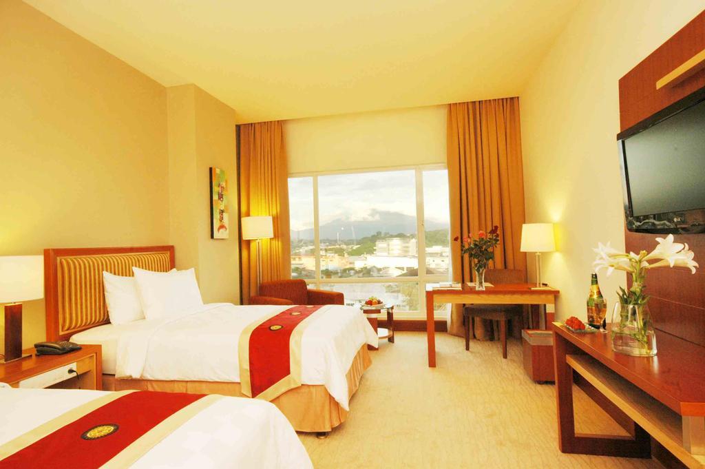 สวิส เบลโฮเต็ล มาเลียวซาน มานาโด Hotel ภายนอก รูปภาพ