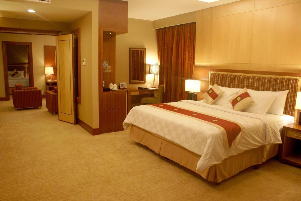 สวิส เบลโฮเต็ล มาเลียวซาน มานาโด Hotel ภายนอก รูปภาพ