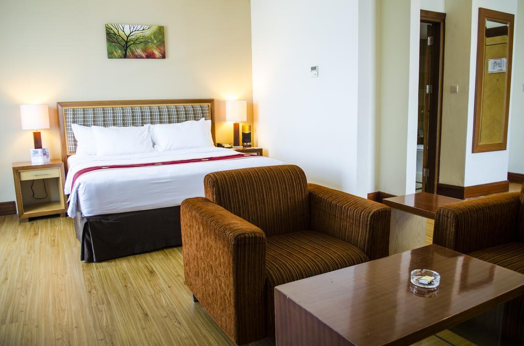 สวิส เบลโฮเต็ล มาเลียวซาน มานาโด Hotel ภายนอก รูปภาพ