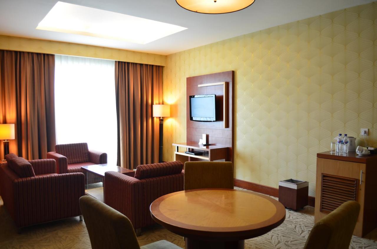 สวิส เบลโฮเต็ล มาเลียวซาน มานาโด Hotel ภายนอก รูปภาพ